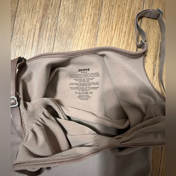 Skims SEAMLESS SCULPT MID THIGH BODYSUIT in Sienna - Picture 6 of 6